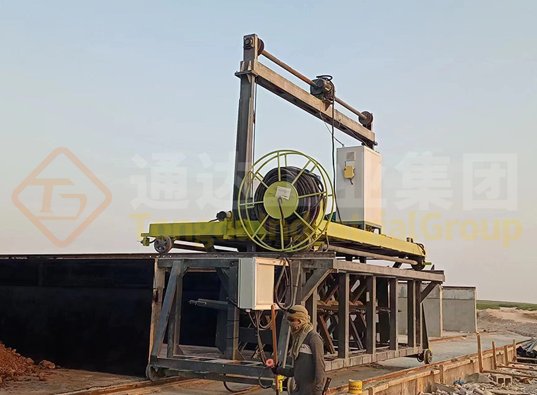 河南南陽槽式翻拋機(jī)4015機(jī)械升降翻拋機(jī)發(fā)貨